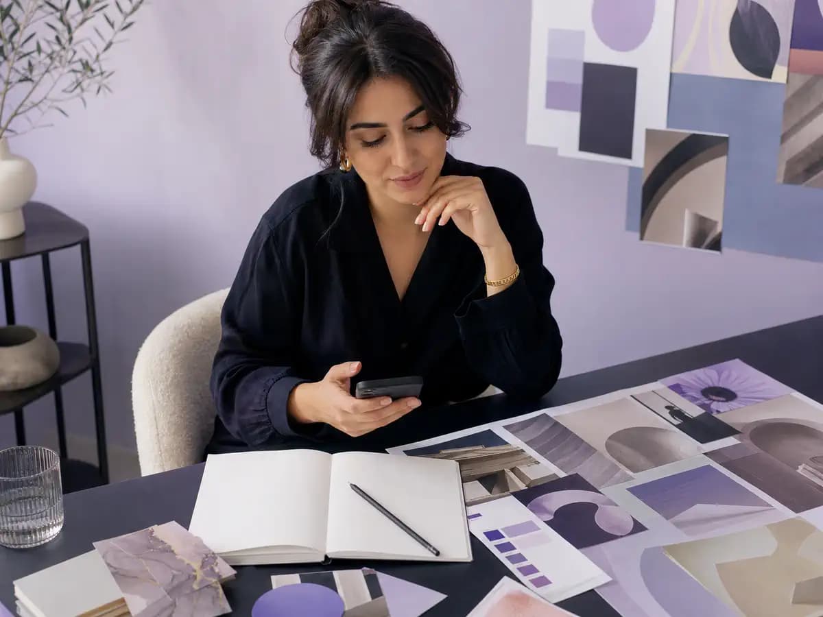 Müasir studiyada kontent planlayan SMM mütəxəssisi